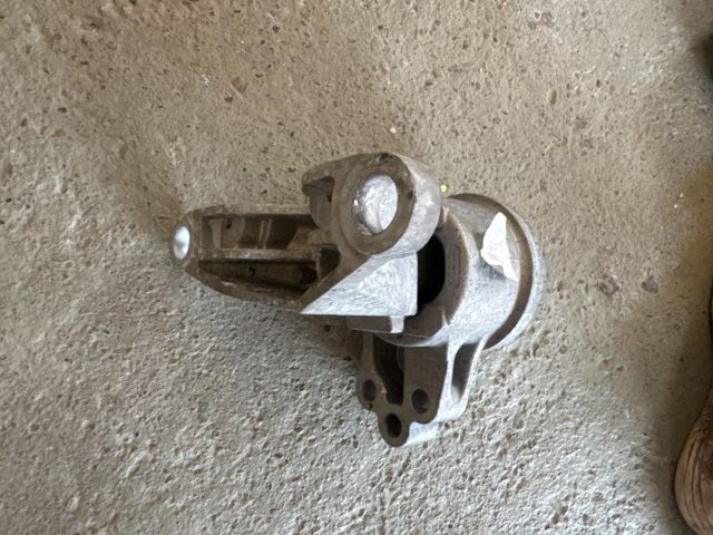 bontott FORD MONDEO V Motor Tartó Bak Jobb